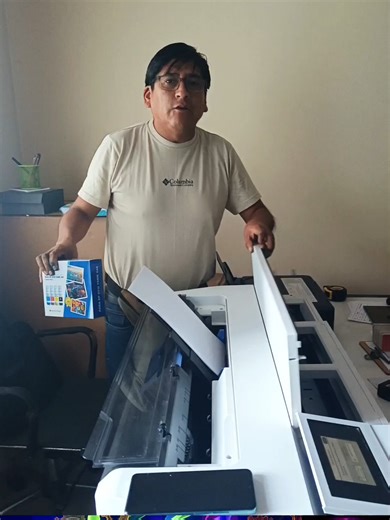 Chipleado a domicilio en Santa Cruz 🔥 Plotter 3170 optimizado Servicio técnico, directo en las instalaciones del cliente en Santa Cruz. Realizamos el chipleado de un plotter 3170 para optimizar su sistema de consumo y mejorar la estabilidad de trabajo, eliminando interrupciones innecesarias. Trabajo realizado: ✔ Diagnóstico previo en sitio ✔ Configuración técnica del sistema ✔ Pruebas de impresión ✔ Verificación de estabilidad El cliente no tuvo que mover su equipo. Nosotros llevamos la solució