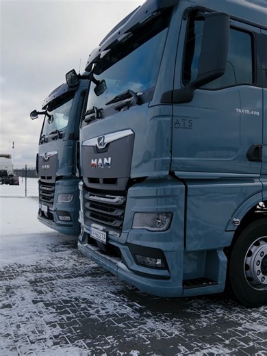 🚛 MAN TGX 18.480 — сила, що працює на результат. Команда АТОМ ФІНАНС передала в лізинг сідельні тягачі MAN TGX 18.480 4×2 BL SA (2025 р.) для потреб сучасного тваринницького виробництва. Постачальник техніки — офіційний дилер MAN Truck & Bus Ukraine, ТОВ «Агротраксервіс», що гарантує оригінальну техніку, професійний сервіс та відповідність стандартам виробника. Надійна логістика кормів та продукції — основа стабільності, біобезпеки й ефективної роботи агропідприємства. Коли кожен кілометр працю