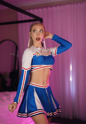 Emma Louise cosplay photos and fan content