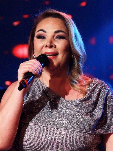 Dragi naši, želimo vam srećnu i uspešnu Novu godinu, ispunjenu pesmama koje se pamte i emocijama koje traju ❤️🎵 Večeras se družimo uz Novogodišnji program na Grand televiziji - budite uz nas, čeka vas dobra muzika, emocije i sjajna atmosfera 🥂✨ Gledajte Grand televiziju na SBB-u na kanalu 831 i na NetTV-u Plus na kanalu 11 📺 #novagodina #uzivo #f #fyp #foryou #uzivomuzika