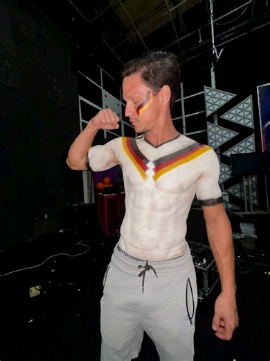 El mejor Arturo León en desfile mundialista BLN