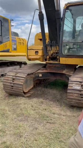 1.3M views · 10K reactions | New Self-Leveling Bucket… #ccequipment #heavyequipment #dozer | C & C Equipment | Facebook