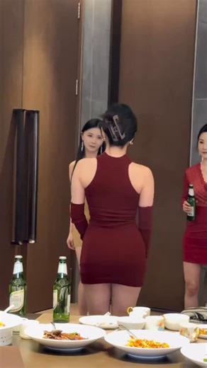 李玉婷Leo on Instagram: "人生苦短 倒满倒满 #女神 #反差 #小妈感 #御姐 #推荐"