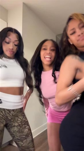 Niya on Instagram: "We wanna twerk ona floor, she wanna twerk on the pole 😜😘"