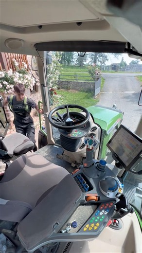 The Most Advanced Tractor You’ve Ever Seen 🚜🔥 #farming #tractor #agriculture #farm #fieldwork