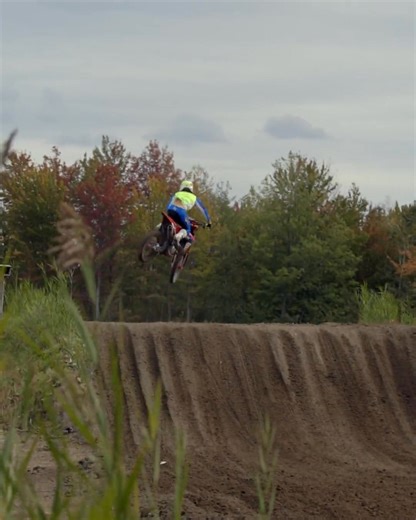 Winter isn't a reason to slow down — it's your ultimate challenge. Meet the Flextech Mittens and Dextech Gloves: built for extreme cold, designed by athletes who demand performance. Wool lining traps heat and wicks moisture. Waterproof barriers keep your hands dry no matter the storm. Ultra-thin insulation lets you grip with precision and control. From icy trails to frozen tracks, these aren't just gloves — they're your secret weapon to dominate winter sports. Gear up, stay warm, and release the