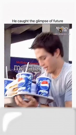 vibecuts65 on Instagram: "🎬 Final Destination (2000) ✨ Genre: Horror | Thriller | Supernatural ⏱️ Runtime: 1h 38m ⭐ Rating: 6.7/10 IMDb Overview: High schooler Alex Browning (Devon Sawa) has a terrifying premonition of his plane exploding mid-flight. When he and a group of classmates escape the doomed crash, they think they’ve cheated death. But soon, one by one, they meet grisly ends in freak accidents as Death itself comes to reclaim what was lost. Why It’s Loved: Fans love its chilling premi