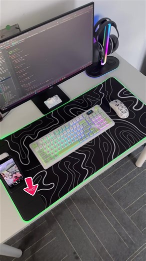 This RGB mousepad is so cool#mousepad #deskmat #wirelesscharger #gamingsetup