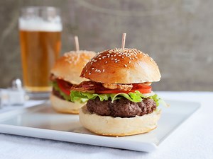 Klassischer Hamburger | Rezept | Kitchen Stories