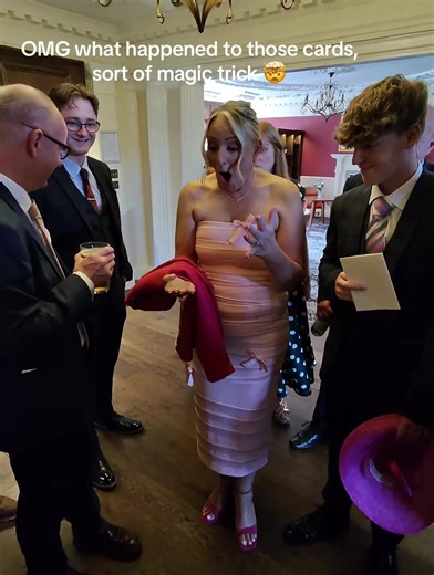 Magic tricks and sleight of hand 🤔🤯🤣 #magictricks #closeupmagic #sleightofhand #magician #tiktokmagician