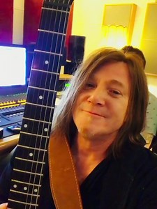 99K views · 3K reactions | Epic Overdub time , my favorite part of the production, adding colour , putting little accessories here and there and give the undecorated song a kingsroom interior 落落 | Kai Hansen | Facebook