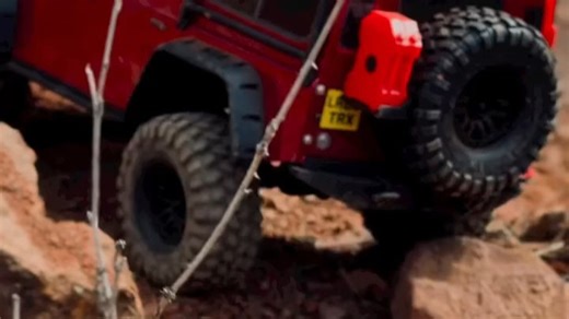 TRX-4 释放惊人的四驱抓地力！