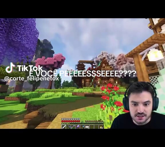 Felipe Neto no Mundo do Minecraft: Uma Aventura Engraçada