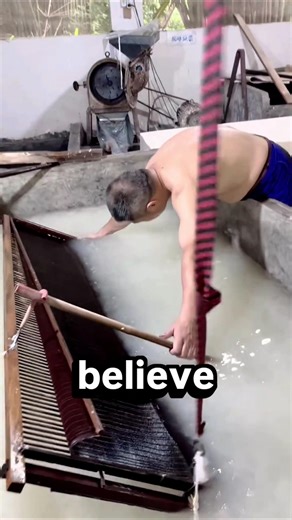 This Man in China Still Makes Paper Like 1,000 Years Ago !