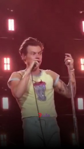 24K views · 70 reactions | Singer Harry Styles has kicked off the Australian leg of his Love On Tour world tour with a "shoey" on stage. #harrystyles #shoey #7NEWS | 7NEWS Australia | Facebook