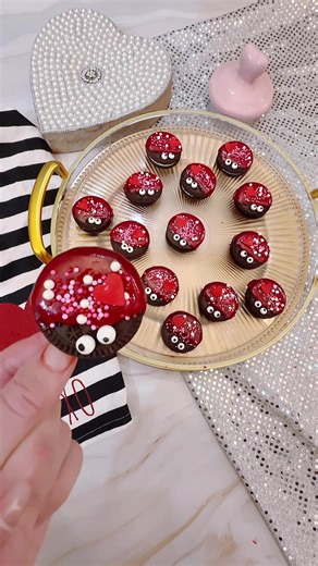 Easy Ladybug Oreo Cookies for Valentine's Day