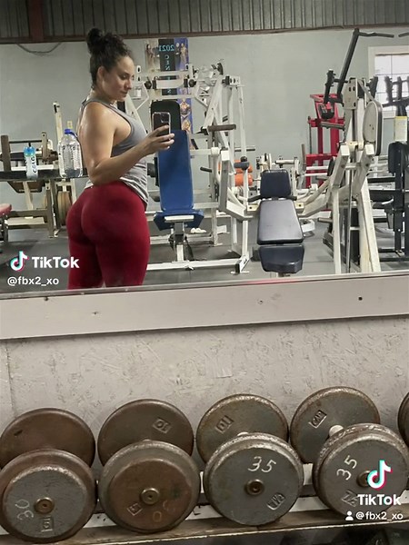 Here’s to 40 🥂 Still chasing the gains. @Centerstagefitness #fbx #fitbodybyxochitl #workout #gbo #globalbodybuildingorganization #gbotexas #gboproshape #fypage #bodybuilding