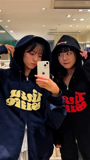 That's life on Instagram: "あの即完フーディーが再販⁉️ この機会にぜひゲットしてね！✨ #ストリート #ストリートファッション #ストリートコーデ #ストリート男子 #ストリート女子 #古着コーデ #古着ストリート#ザッツライフ #カップルコーデ #お揃い #お揃いコーデ #冬服 #秋服 #秋服コーデ #秋コーデ #ジャケット #長袖 #アウター #アウターコーデ #スウェット #フーディ #パーカー #ジャケットコーデ #色合わせ #色合わせコーデ #冬服コーデ"