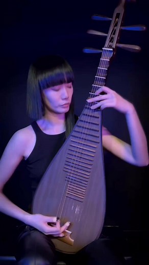 Pipa ( chino 琵琶, pinyin pípá ) es un laúd de cuello de cuenco desplumado de la música clásica china . | Meine Musik - Clases de música.