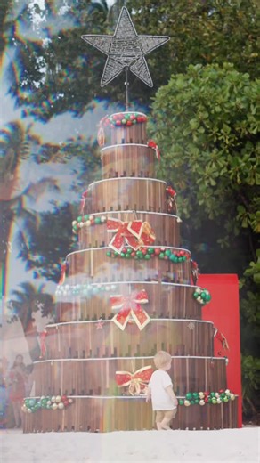 Vakkaru Maldives - Baa Atoll on Instagram: "The holiday season began with a sparkle at Vakkaru Maldives, as guests and hosts gathered on the sands for our traditional tree lighting ceremony. A joyful celebration of togetherness, island spirit and festive magic – the holidays are officially aglow. Content & video: @yashlightroom @yashlightroomstudio #vakkarumaldives #luxuryresorts #islandchristmas"