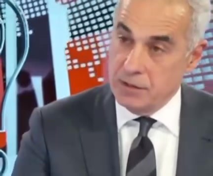 Așa arată un om de stat care-și iubește poporul. Dar ce popor are Ungaria și ce popor are România? Dumnezeu ne-a dat lideri după inima noastră, dacă credem Sfintele Evanghelii. Nu am stat noi în confortul cu care ne-am obișnuit și asistat pasiv, cum lovitura de stat s-a dat "elegant", prin CCR, când votul ne-a fost anulat? Când Călin Georgescu ne vorbea despre Pace și prieteniile care ne vor ridica prosperitatea, mulți ați asistat pasiv, sau ați lăsat un comentariu de susținere pe FB, dacă l-ați