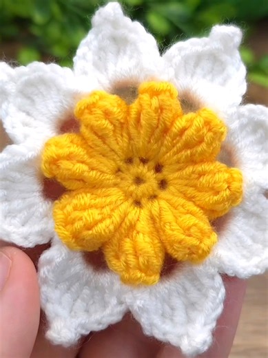Easy Crochet Flower Motif Tutorial