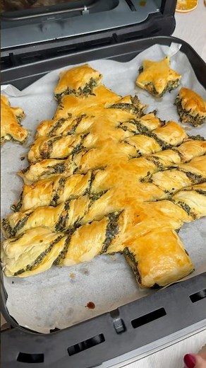 🎄Πανεύκολη Χριστουγεννιάτικη Σπανακοτυρόπιτα για το γιορτινό τραπέζι🌟