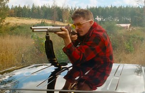 Strange Darling: Willa Fitzgerald aparece em novo clipe do terror - Cinema10