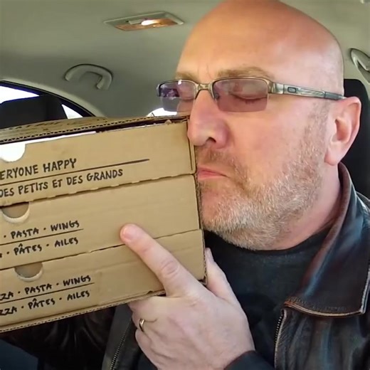 I loved every moment of this Pizza Hut review