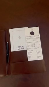 Le Sénégal, une destination événementielle de renommée grâce à son portefeuille hôtelier en constante évolution L’offre hôtelière diversifiée du Sénégal constitue un atout majeur qui renforce sa réputation en tant que destination privilégiée pour les événements. En accueillant de grandes chaînes hôtelières internationales comme Accor, Radisson, Sheraton et Marriott, le pays offre une variété de logements adaptés aux délégués et aux incentives. En plus des complexes hôteliers 4 et 5 étoiles, le S