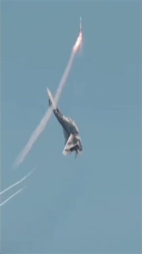 Ura ura and the missile firing demonstration on the Su-35s. #usa #military #fighter