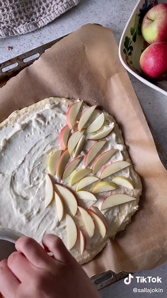 Vegaaninen Omenapiirakkapizza Resepti TikTokissa