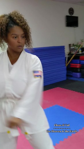 🥋Learning Chon-Ji as a White Belt•Yellow Stripe/9th GUP 🤍💛 🎗Chon-Ji is the first pattern taught to new ITF Taekwondo students. Chon-Ji means literally the☁️heaven and the earth🌍. In the orient, it is interpreted as the creation of the world or the beginning of human history. 🥋There are 19 movements in this TUL / Pattern, creating a ➕ sign • 🤳🏿: @blkdickmatters #chonji #chonjitul #yellowbelt #tkd #tkdgirl #tkdlife #taekwondo #taekwondogirl #taekwondo_girl