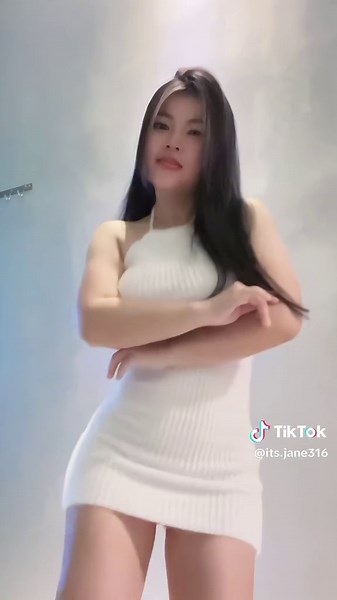 Stunning Mini Dress Style Tips for Curvy Figures