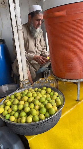 Old man squeezes fresh lemon with a wooden squeezer for salty lemonade #lemon #lemonade #juice #fyp | Dr SHS