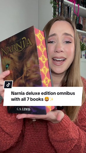 This Chronicles of Narnia deluxe hardcover is seriously breathtaking with all seven books in one volume with a metallic jacket, custom edges, and foil-stamped design 🦁 Features: ✨ Metallic shimmer jacket 🦁 Custom foil-stamped case 📖 Iconic endpapers 🌌 Designed edges 🎨 Artwork by Cliff Nielsen #deluxeedition #FantasyBooks #ChroniclesofNarnia #SpecialEditionBooks #BookLover