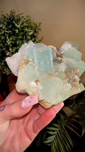 16K views · 1.6K reactions | Stunning 朗 #aquamarine #aquamarinecrystal | Crystal Pine Healing & Holistics | Facebook