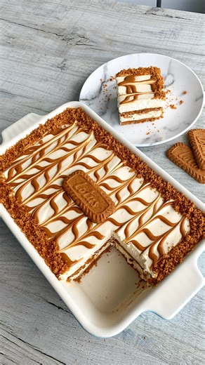 Fitwaffle Kitchen | Eloise on Instagram: "4-ingredient biscoff lasagne 😍 This was my top recipe of 2025! Layers of Biscoff biscuits, Biscoff spread and Biscoff whipped cream 💖 Full recipe below & on my website fitwafflekitchen 😃 (this recipe is also in my first book Fitwaffle’s Baking It Easy 🫶) All you need is: 200g biscoff spread 400ml cold double cream 50g icing sugar 25 biscoff biscuits (you may need more or less depending on your dish) For the topping: 50g biscoff spread, melted 2 crush