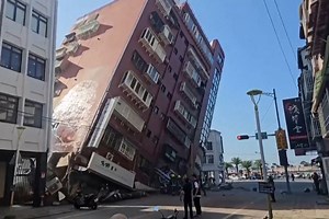 63K views · 295 reactions | WATCH: Buildings collapse in Taiwan's Hualien after 7.2 quake rocked the island, with tremors being reportedly felt in Shanghai. At least four people are dead and dozens injured. Read more: https://tdy.sg/3TQSOYa | TODAY | Facebook