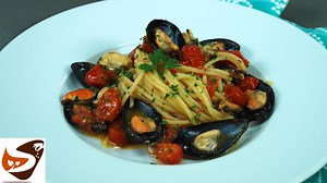 Spaghetti con le cozze e pomodorino, un primo di mare velocissimo e buonissimo, con i profumi mediterranei! ★ Video completo ➜ https://www.youtube.com/watch?v=oXlNk_8UBm8 ★Visita il sito➜http://www.speziata.it/ricetta/spaghetti-con-le-cozze/ Grazie per aver visto il video! | Speziata - Le ricette di Sonia Palermo - Chef