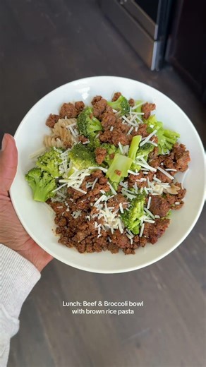 The best way to keep your fibroids away is sticking to a whole foods based diet! 🥬🍓🌽