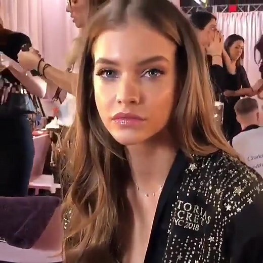 Barbara Palvin y Dylan Sprouse: Amor y Fiesta