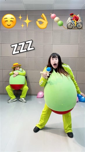Sugarless GiRL Balloon Popping Dance Challenge 10 Dances in Giant Balloon Clothes #Shorts #FruitZ...