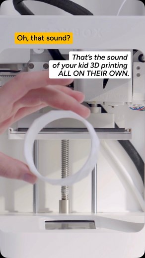 The sound of your kid confidently running their own 3D printer = chef’s kiss 🤌 Independent play, STEM skills, creativity time… all happening while you finally get to drink your coffee while it’s still hot ☕️ Comment TOYBOX if you want the beginner-friendly 3D printer everyone’s talking about this holiday season. #toyboxmade #3dprintinglife #kidsgifts #stemkids #steameducation #creativekids #makerkids #handsonlearningfun #playtolearn #independentplay #screenfreekids #screenfreeactivities #screen