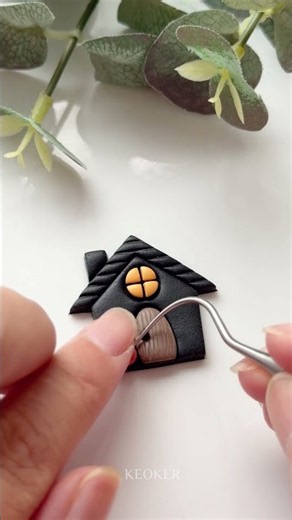 Okay…Black house earrings might be my new obsession! 🏚️🖤
