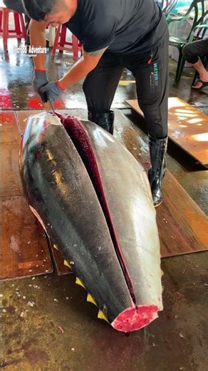 Unreal precision: chef carves $3000 otoro with razor-sharp blade #Otoro #BluefinTuna #KnifeSkills