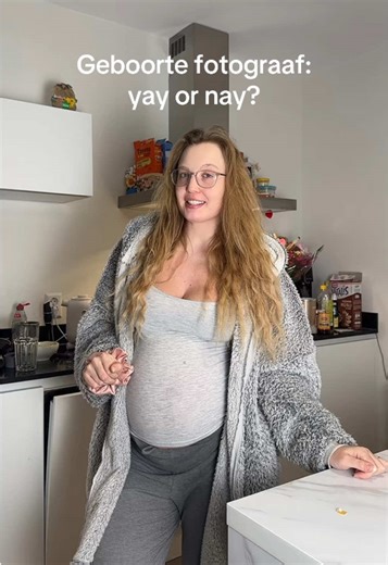 Deel jullie ervaringen 🥰 #geboortefotograaf #helpagirlout #herkenbaar #birth #bevalling