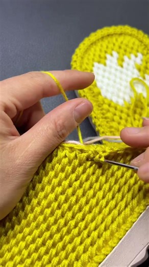 Handmade Magic: Weaver Girl's Everyday Life