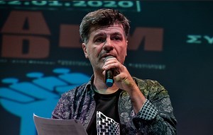 Το βιογραφικό του Φοίβου Δεληβοριά - Η μουσική πορεία και η οικογένειά του (pics&vid)