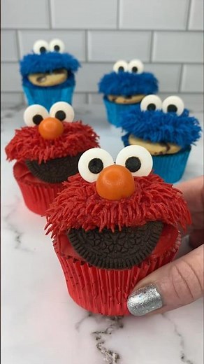 ❤️ Elmo cupcakes ❤️ #cupcake #cakedecorating #baking #shortsfeed #sesamestreet #cakeart #shortsfeed